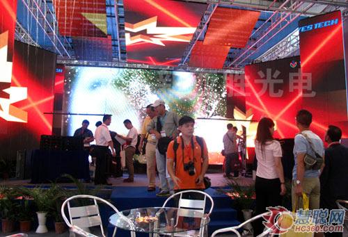 “我是魔术师”点燃北京灯光音响展激情