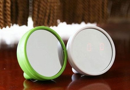 美女最爱 创意时尚LED镜子闹钟(图)