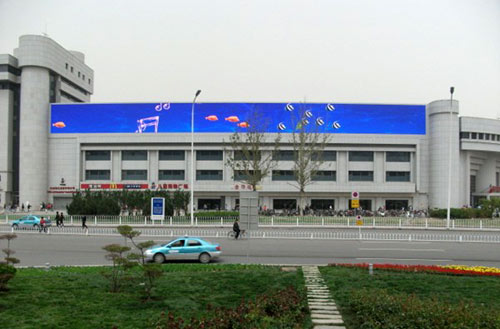 光能科技P16户外LED全彩屏点亮天津火车站 光能科技P16户外LED全彩屏点亮天津火车站