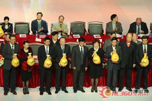 联腾LED屏亮相深圳商业联合会盛典之夜