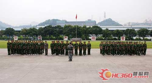 斯派克开展军事拓展训练打造LED钢铁团队