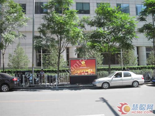 联建LED广告机群组亮相北京市朝阳区国贸