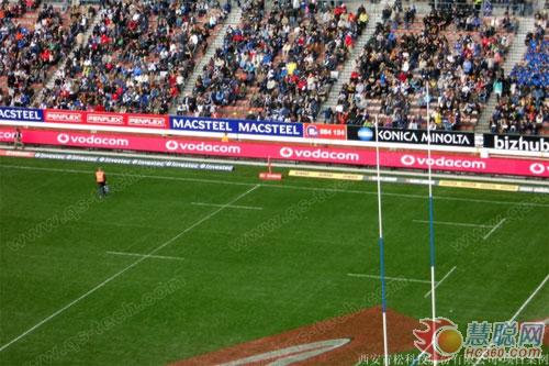 青松科技90块球场屏落户南非开普敦足球场