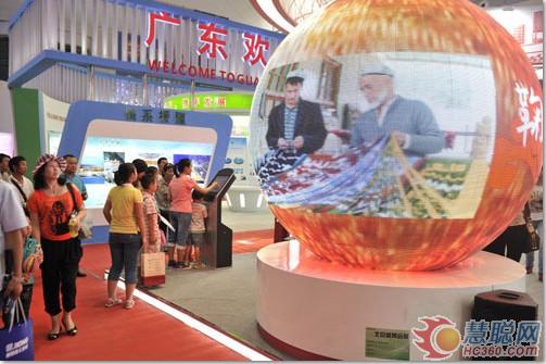 360度全景球星LED屏炫丽亮相亚欧博览会