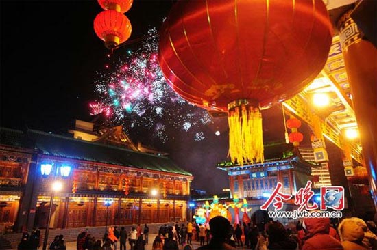 元宵“逛花灯” 古文化街LED灯光全部开启