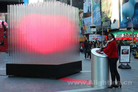 情人节之心LED发光雕塑亮相纽约时代广场