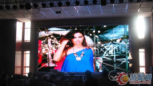 深圳亿光携手巨洋打造五星饭店首个高清LED屏