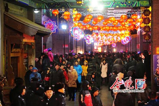 元宵“逛花灯” 古文化街LED灯光全部开启