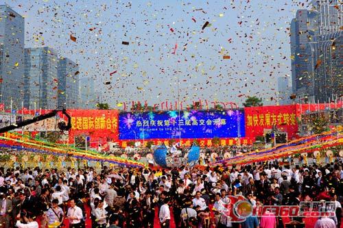 高交会昨日开幕 视爵光旭展台成热点