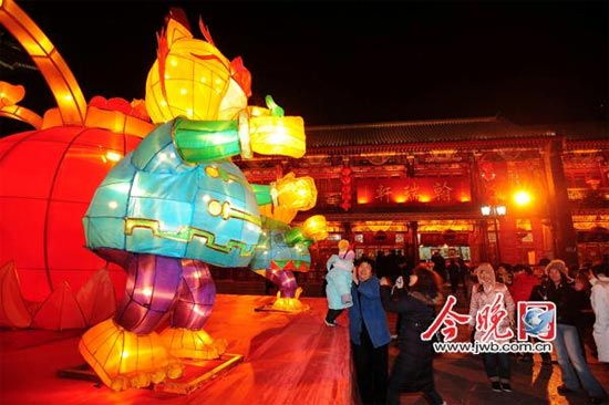 元宵“逛花灯” 古文化街LED灯光全部开启