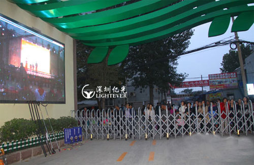 高科技led屏幕现身济南舜耕小学周年校庆