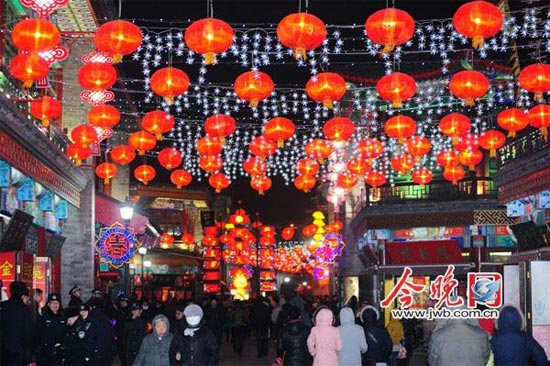 元宵“逛花灯” 古文化街LED灯光全部开启