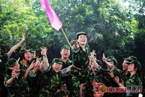 斯派克开展军事拓展训练打造LED钢铁团队