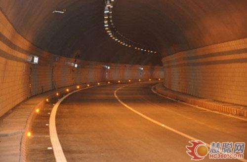 广南广巴高速全线隧道使用LED诱导标