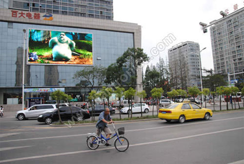 联建LED显示屏为安徽淮南百大购物中心添光彩 联建LED显示屏为安徽淮南百大购物中心添光彩