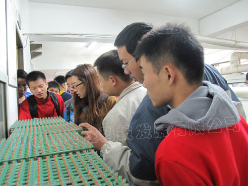 新亚胜与中南林业科技大学进行校企合作