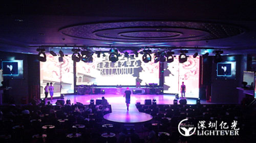 深圳亿光LED打造江苏百老汇炫彩舞台（图）
