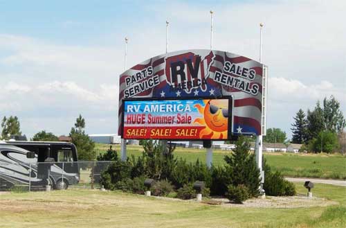 青松双面全彩LED显示屏助力美国丹佛RV房车营销