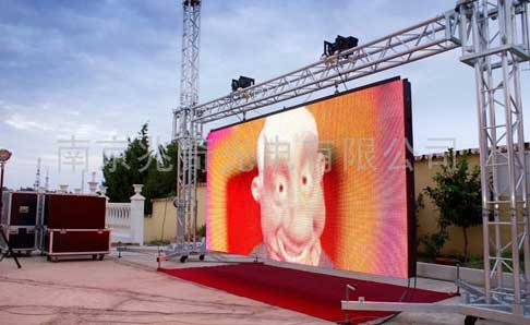 色彩亮丽豪华大方 兆奇全彩LED显示屏