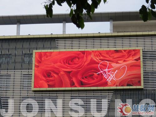 岳阳楼下 中祥创新105平米LED全彩屏闪耀岳阳