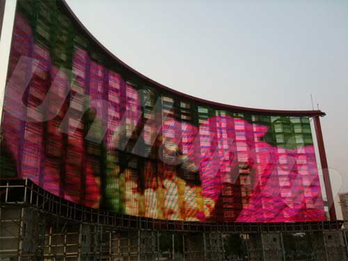 洲明科技大型LED格栅屏矗立岐江江畔 洲明科技大型LED格栅屏矗立岐江江畔