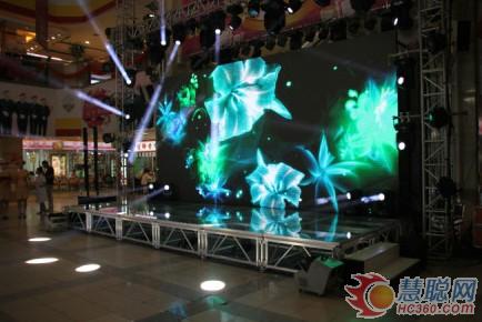 高清LED显示屏助力大连胜利广场15周年庆