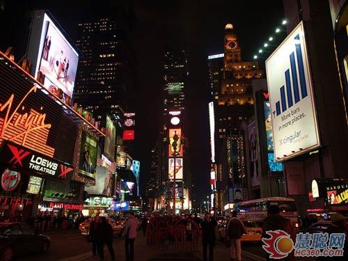 锐拓巨型LED灯条屏将登陆美国纽约时报广场