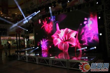 高清LED显示屏助力大连胜利广场15周年庆