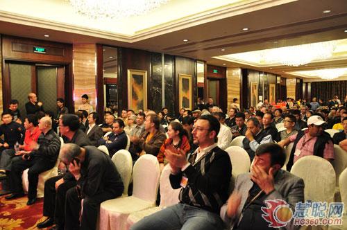 创显光电携手海内外客户一起开拓市场 创显光电携手海内外客户一起开拓市场