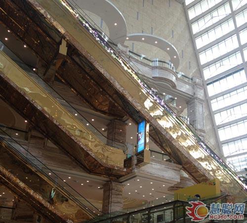 科维LED显示屏亮相成都新世纪环球购物中心 科维LED显示屏亮相成都新世纪环球购物中心