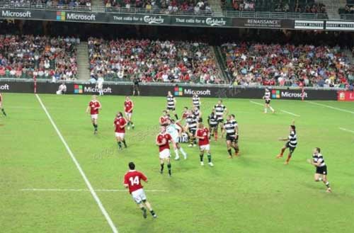 青松全彩球场LED显示屏点亮香港体育场