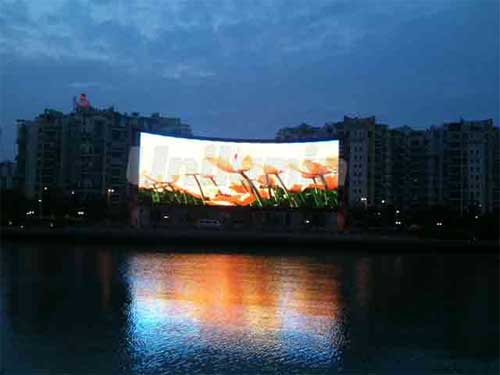 洲明科技大型LED格栅屏矗立岐江江畔 洲明科技大型LED格栅屏矗立岐江江畔