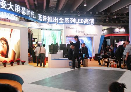 2013广州LED展落幕 蓝普推最小间距LED屏