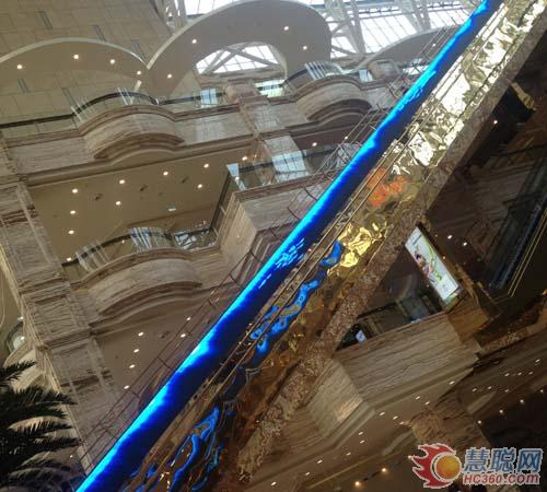 科维LED显示屏亮相成都新世纪环球购物中心 科维LED显示屏亮相成都新世纪环球购物中心