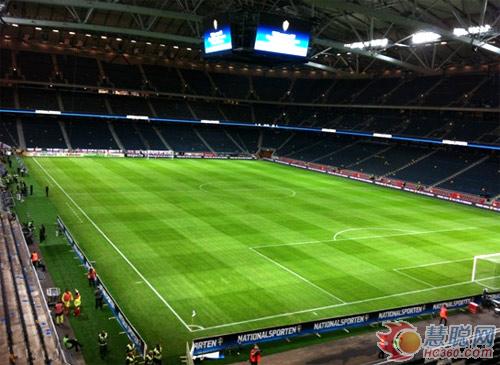 洲明LED显示屏见证伊布“大四喜”封神时刻