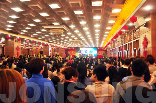 中祥创新LED显示屏助阵酒楼企业迎新晚会