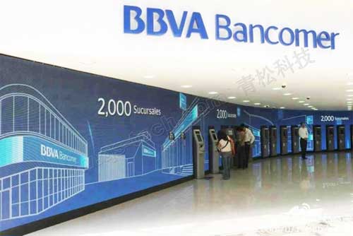 青松科技弧形全彩LED显示屏炫彩亮相墨西哥银行