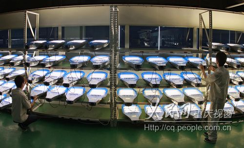 重庆“四联造”LED 照亮央视蛇年春晚舞台 重庆“四联造”LED 照亮央视蛇年春晚舞台