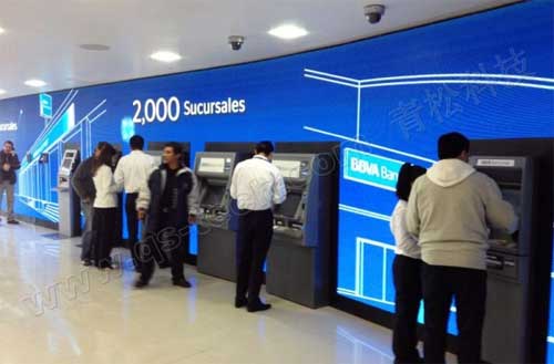 青松科技弧形全彩LED显示屏炫彩亮相墨西哥银行