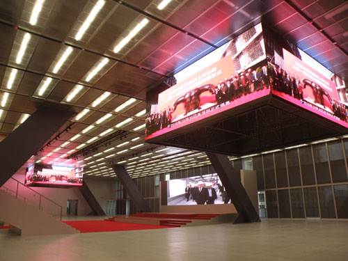 雷曼光电户内显示屏闪耀深圳证券交易所新大厦