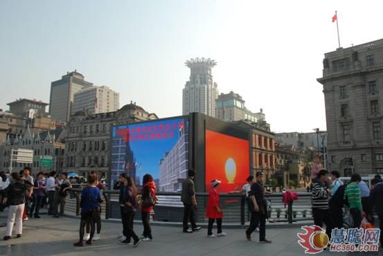 经典工程案例回顾 希达电子上海外滩显示屏