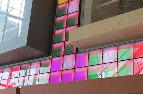 青松科技新产品“LED镜面全彩显示屏”在上海点亮