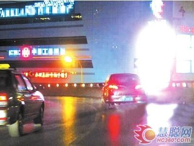 LED显示屏晃眼 兰州现光污染扰民