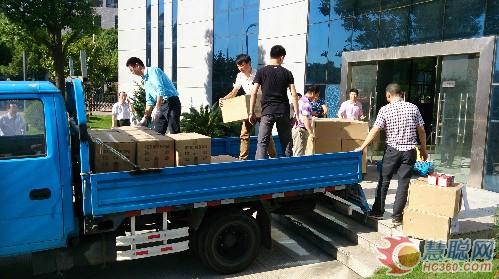 升谱光电向余姚灾区捐赠1000套应急手摇灯