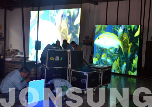 中祥创新开工首日喜签百平米led显示屏订单