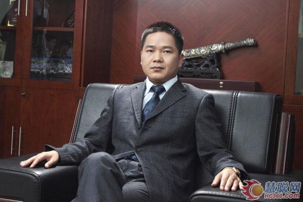 强力巨彩周国华获“强力巨彩”杯十佳风云人物奖