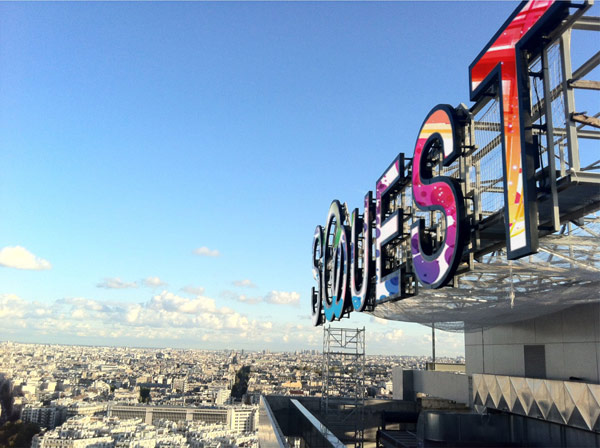 十佳工程案例评审 巴黎SOouest全彩LED字母屏 十佳工程案例评审 巴黎SOouest全彩LED字母屏