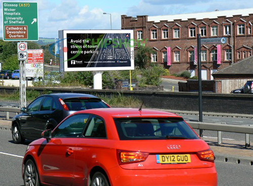 齐普光电LED全彩广告屏助阵英国街头