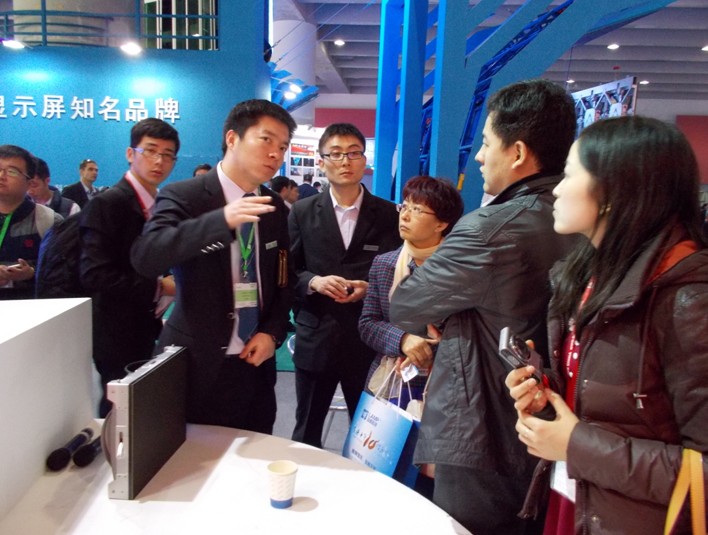 用专业说话 2014广州LED展蓝普展位爆棚