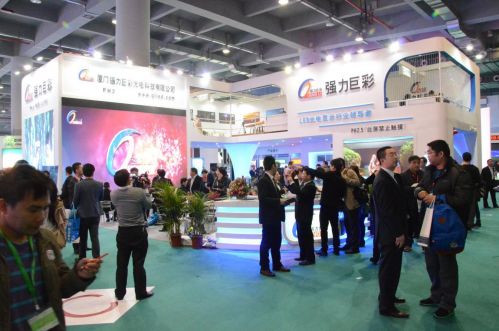 多屏出击 强力巨彩亮相2014年广州LED展